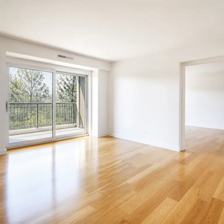 Grundreinigung nach der Messiewohnung-Räumung Frisch gereinigte, wiederhergestellte Wohnung nach einer Messiewohnung-Räumung